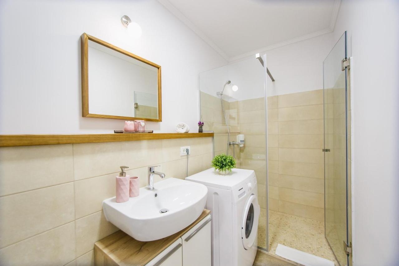 Lovely Home At West Residence Oradea Exteriér fotografie